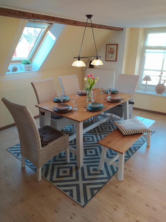 Ferienwohnung In Der Altstadt Von Хайлигенхафен Екстериор снимка