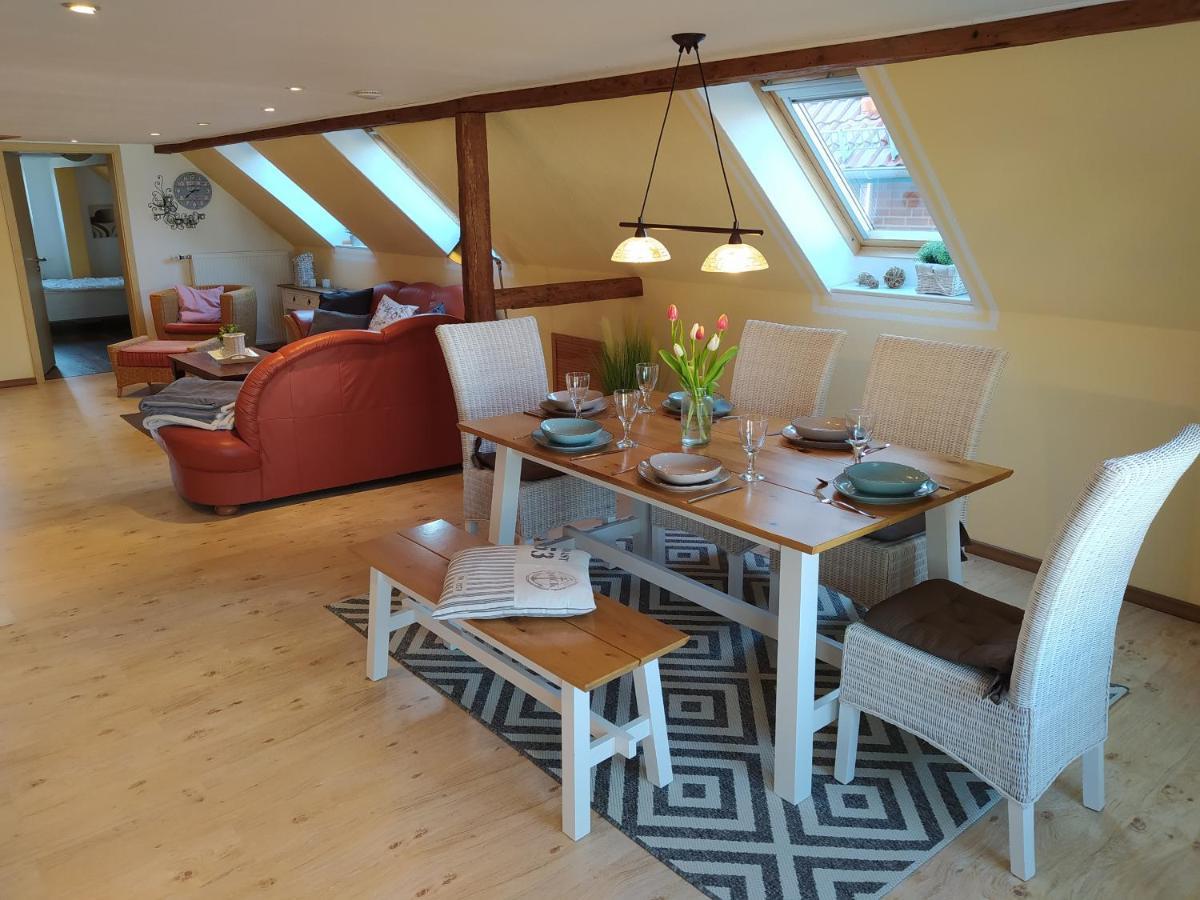 Ferienwohnung In Der Altstadt Von Хайлигенхафен Екстериор снимка